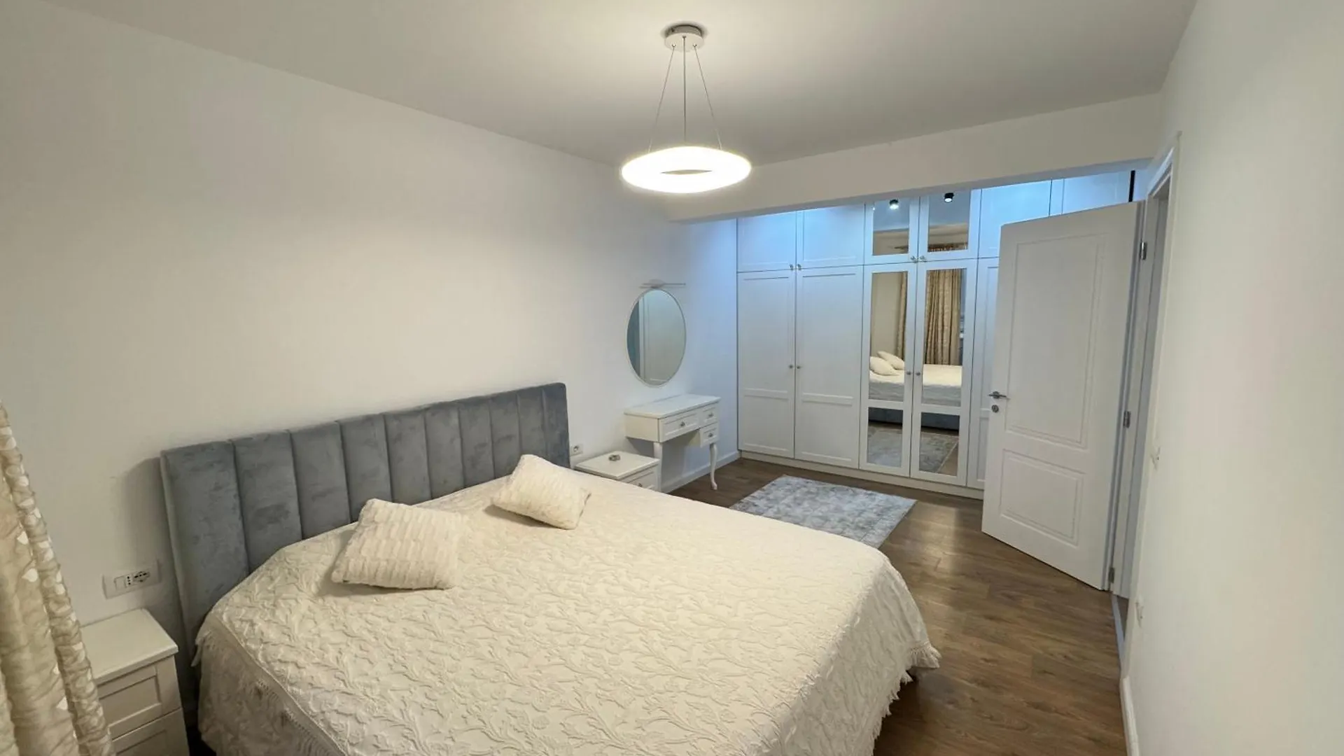 Jolie Center Apartment Тирана