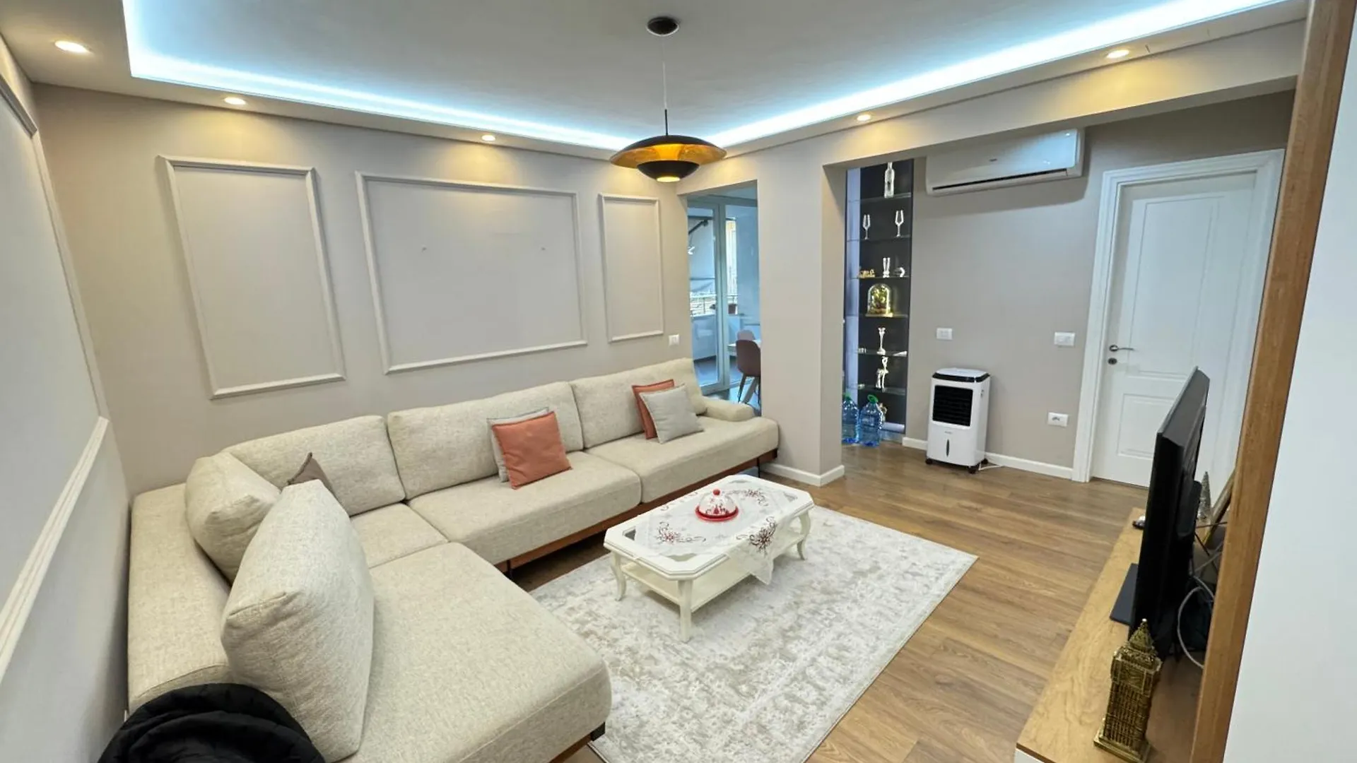 Jolie Center Apartment Тирана
